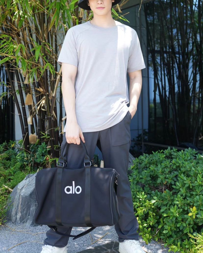 [IGp] biblesumett
Post update 240430

“Essential for all occasions @.alo_thailand”

#BibleWichapas #bsumone @biblesumett