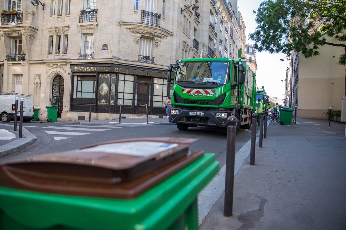 #1mai ⚠️ | Le 1er mai approche, et c'est le seul jour de l'année où les poubelles ne sont pas ramassées à Paris. Donc, pas de sortie des bacs demain. On se retrouve jeudi pour la collecte habituelle !