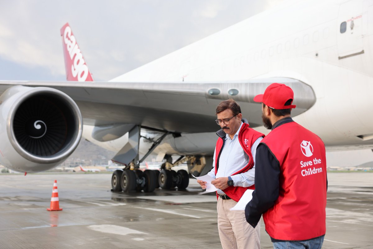 A plane carrying 92 tonnes of vital medicines chartered by @save_children has arrived in #Afghanistan. The consignment will provide lifesaving treatment for nearly 400K children afflicted by endemic childhood illnesses. Not possible without the support of @USAIDSavesLives…