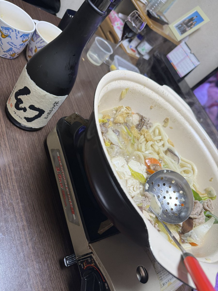 @LEX04053693 
この間の広島旅行の時貰った日本酒で
西条名物美酒鍋を作ったよ

美酒鍋をつまみに飲む日本酒は最高に美味かった

ありがとう😊