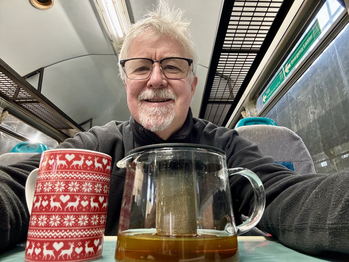 Mint tea for elevenses on board the train ⁦@LlanelliRGST⁩