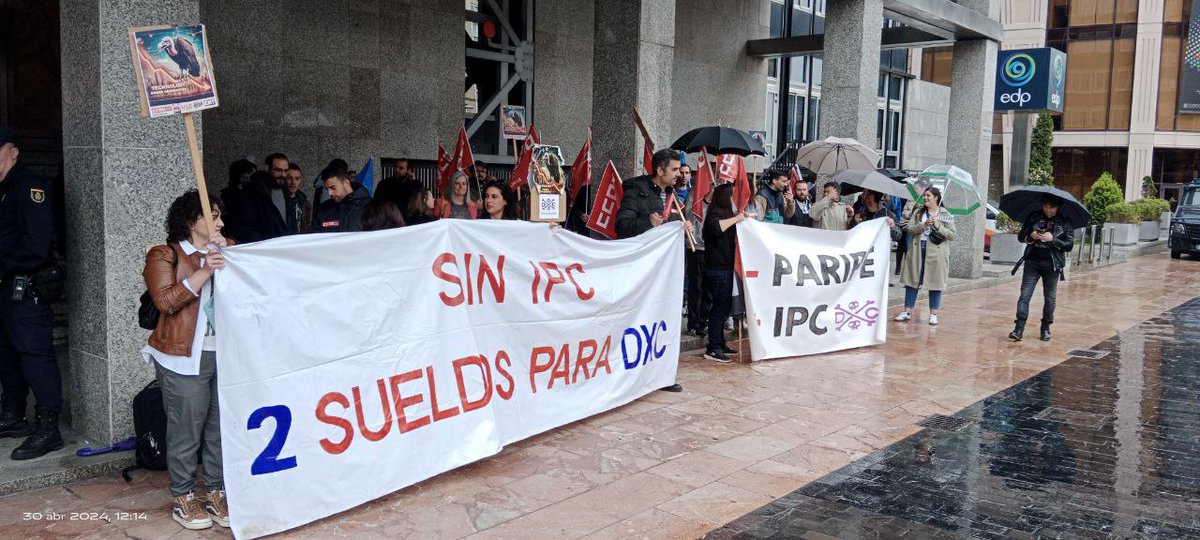 DXC, multinacional con enormes beneficios, proporciona servicios tecnológicos a la Administración Pública y empresas financieras, de transporte, energéticas, etc. 

La plantilla, con los salarios congelados desde hace años, ha dicho ¡basta! ✊#HuelgaDXC #DXCStrike

📷Oviedo.