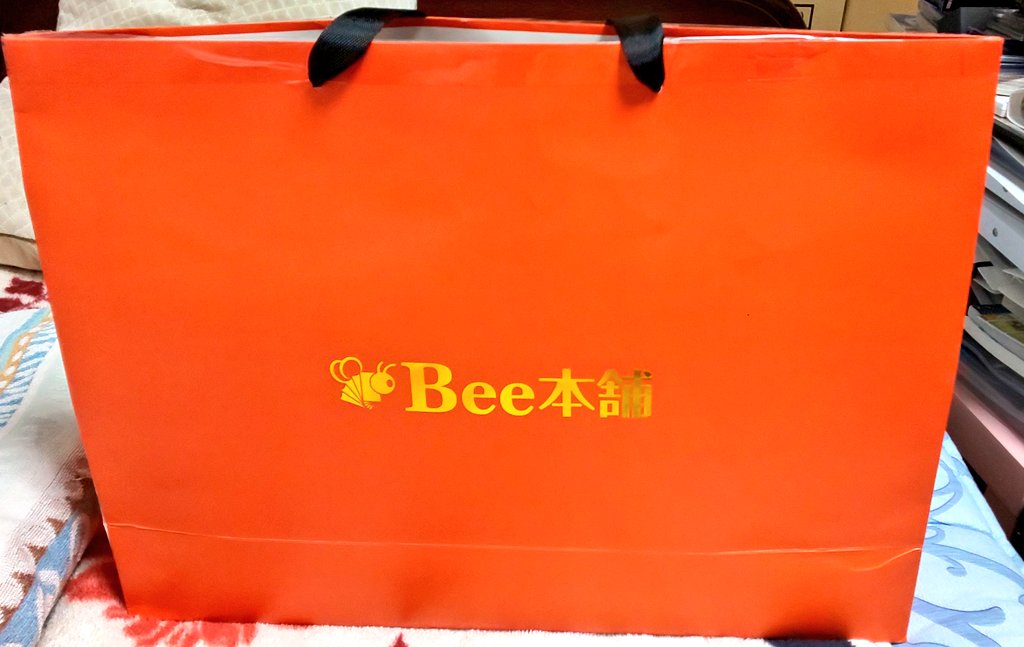 【福袋】
Bee本舗 大阪本店にて、
ふらっと行ったらおいてありました。
1万円、2万円、3万円の3種類  1つずつ。

(* ﾟ∀ﾟ)2万円のものを購入❗️
#Bee本舗 #大阪本店