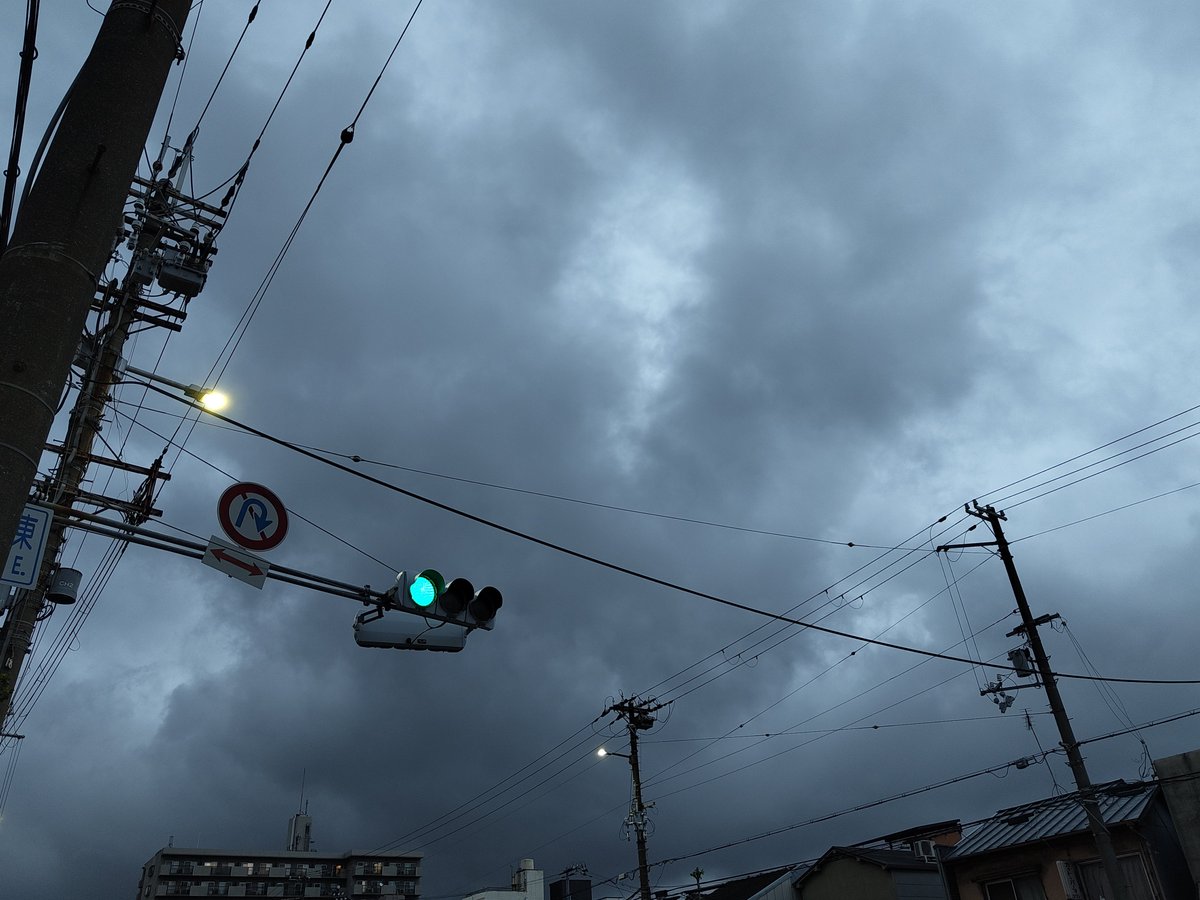 何てすかね、この空は。