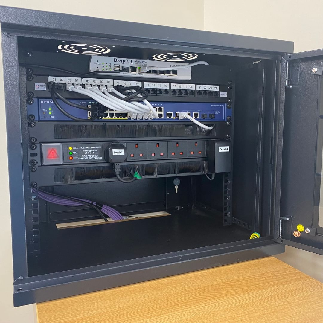 Setting up a new network and data cabinet is a big step towards optimizing efficiency and organization. Smooth implementation and a seamlessly connected future! 💻🔌 #NetworkSetup #DataCabinet #TechUpgrade