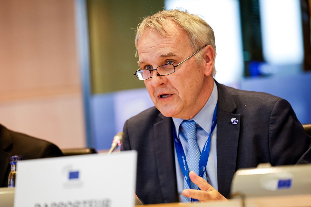 Is the EU falling behind?🤔 @EU_EESC urges bold investments in critical sectors like energy, space & defence to compete with 🇺🇸US & 🇨🇳China! 🗞️Full story here👉europa.eu/!Bx4Tyk