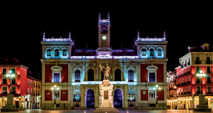 📣¡No te pierdas esta oportunidad! Esta noche, pase especial de la ruta Ríos de Luz. 🌃Horario especial este 1 de mayo. Una visita que recorre la iluminación nocturna de Valladolid. ⌚Hoy 21:30 h. 🎟️es.patronbase.com/_TurismoVallad…