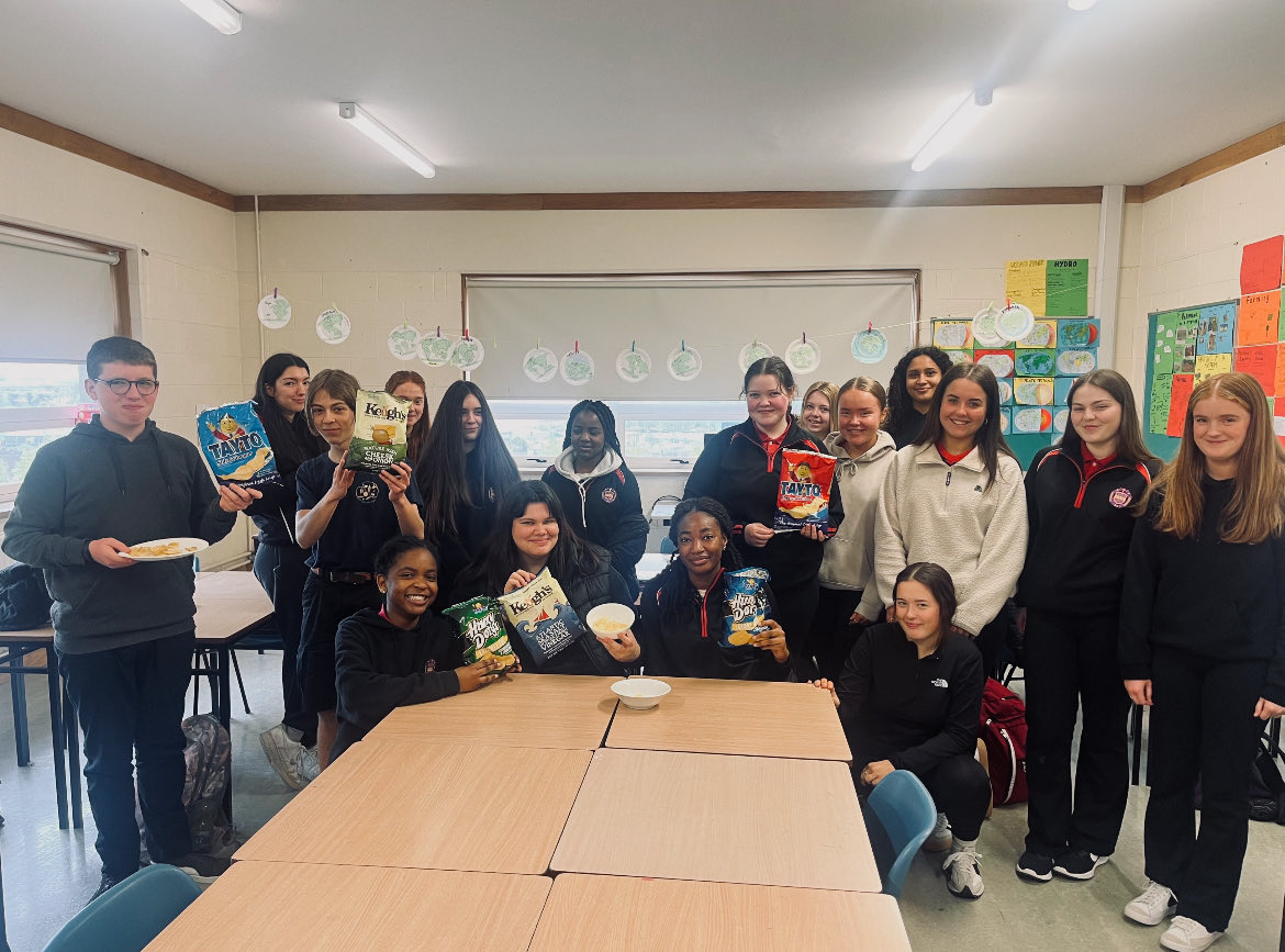 5th Year Geography studying farming & industry in the Greater Dublin Area in particular the growing of potatoes & manufacturing of crisps in North Co. Dublin & Meath. Ended the class by sampling @Keoghsfarm, @MrTaytoIreland & @hunkydorys @CeistTrust ￼