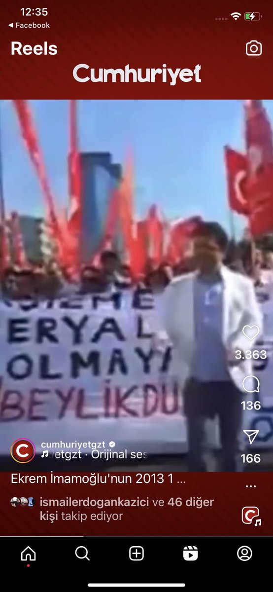 🤝2013, 1 Mayıs kutlamaların da Beylikdüzü CHP ilçe örgütü üyelerinin önündeki bu genç ilçe başkanının demokratlığından şüphe duymuyoruz🙏