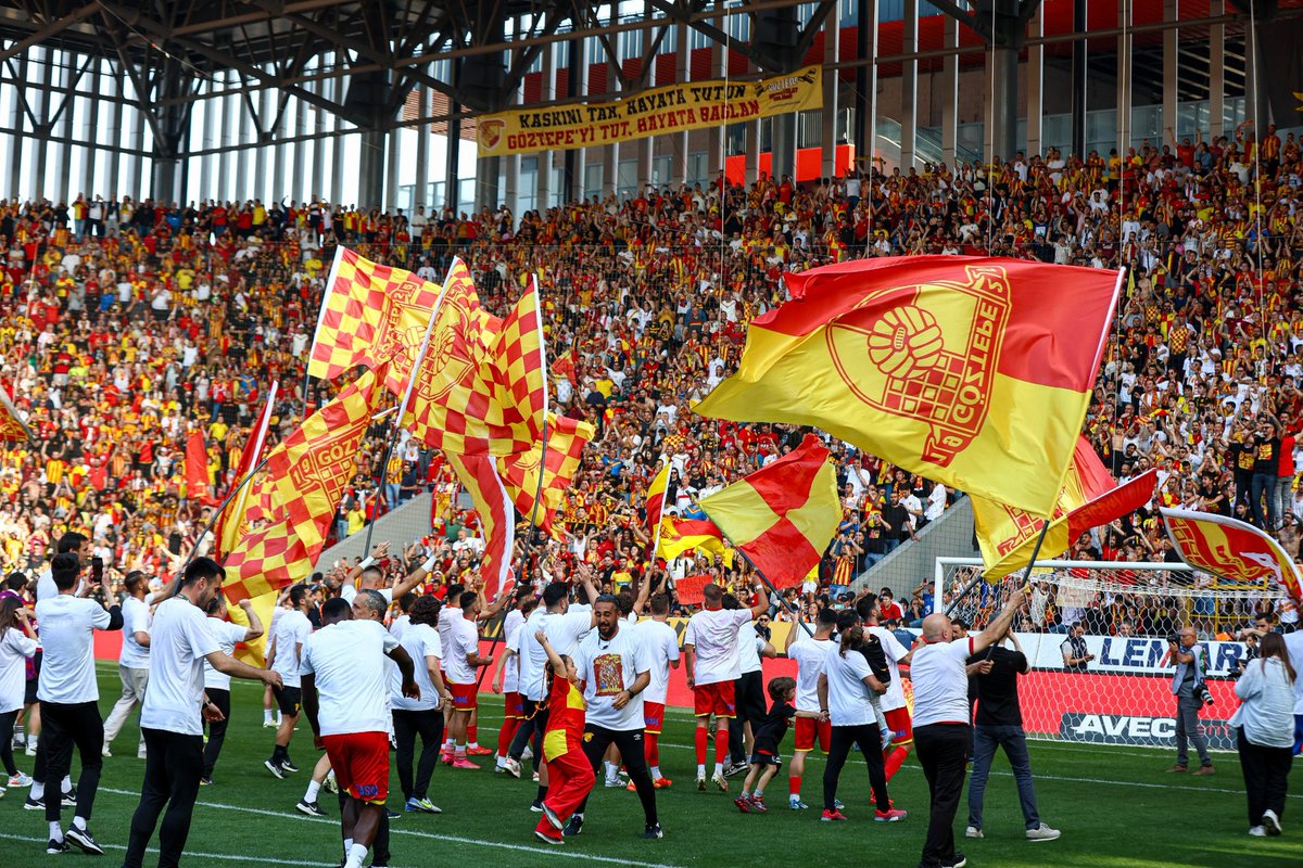 Bayrağımız elden ele GÖZ GÖZ
Destanlaşıp geliyoruz!

#Göztepe #EfsaneGeriDöndü #ŞampiyonlukYolu