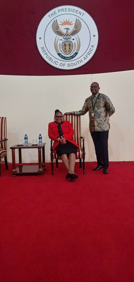 AggreyTrust's tweet photo. AGGREY KLAASTE AWARDED THE PRESIDENTIAL IKHAMANGA IN GOLD AWARD

#NationBuildingInAKTion https://t.co/XLiDIEvAyc