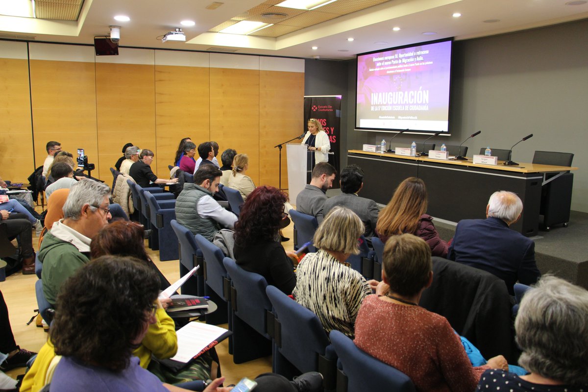 La 5ª edición de la #EscuelaDeCiudadanía abre sus puertas con un debate-coloquio sobre los retos que afronta Europa en materia migratoria y derechos humanos ante las próximas #elecciones9J al <a href="/Europarl_ES/">Parlamento Europeo en España</a> 

#MigrantesEnPolíticaYA