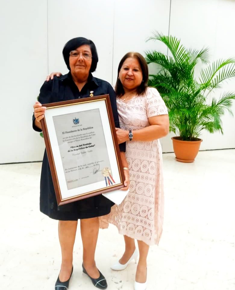 '...cuando la mujer, tímida y quieta de su natural, anima y aplaude, cuando la mujer culta y virtuosa unge la obra con la miel de su cariño —la obra es invencible”. Muchas felicidades! #MujeresEnRevolución . @Mujeres_Revoluc