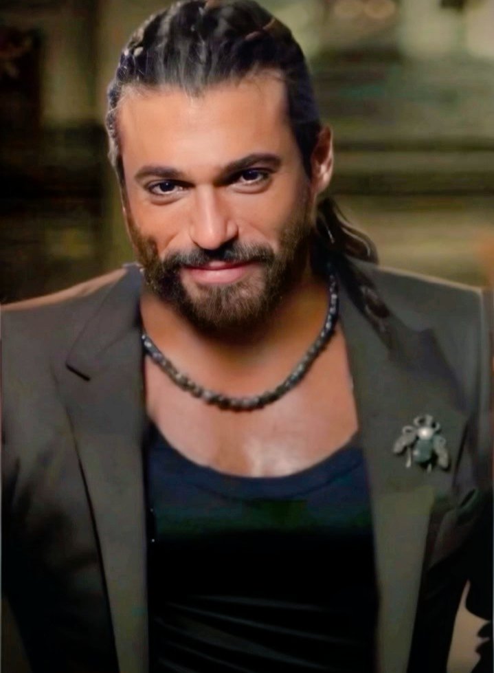 I vote for #CanYaman from Turkey for the most beautiful face of 2024 @tccandler #100face2024 #TCCandler #100mostbeautifulfaces2024 #100faces2024canyaman Belíssimo