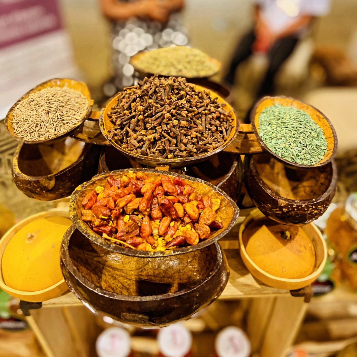 d_ahoe's tweet photo. Nous transmettons notre héritage à travers nos productions ✨

Nous vous servons avec amour et fierté🧡 

Les condiments d’Ahoé c’est une passion, un art, un savoir-faire 💛
.
.
.

#Ahoé #condiments #epices #marinade #classic #basilic #poulet #viande #legumes #bbqbbqlovers https://t.co/RjheYmBaVJ