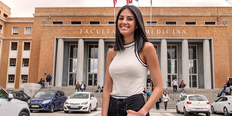 La investigadora predoctoral UCM y deportista de alto rendimiento, @Lidiyou, a un paso de cumplir el sueño de ir a los @juegosolimpicos en #Paris2024 Esta graduada en Medicina por #LaComplutense cruzó la meta del Campeonato del Mundo por equipos de 20 kilómetros en Antalya…