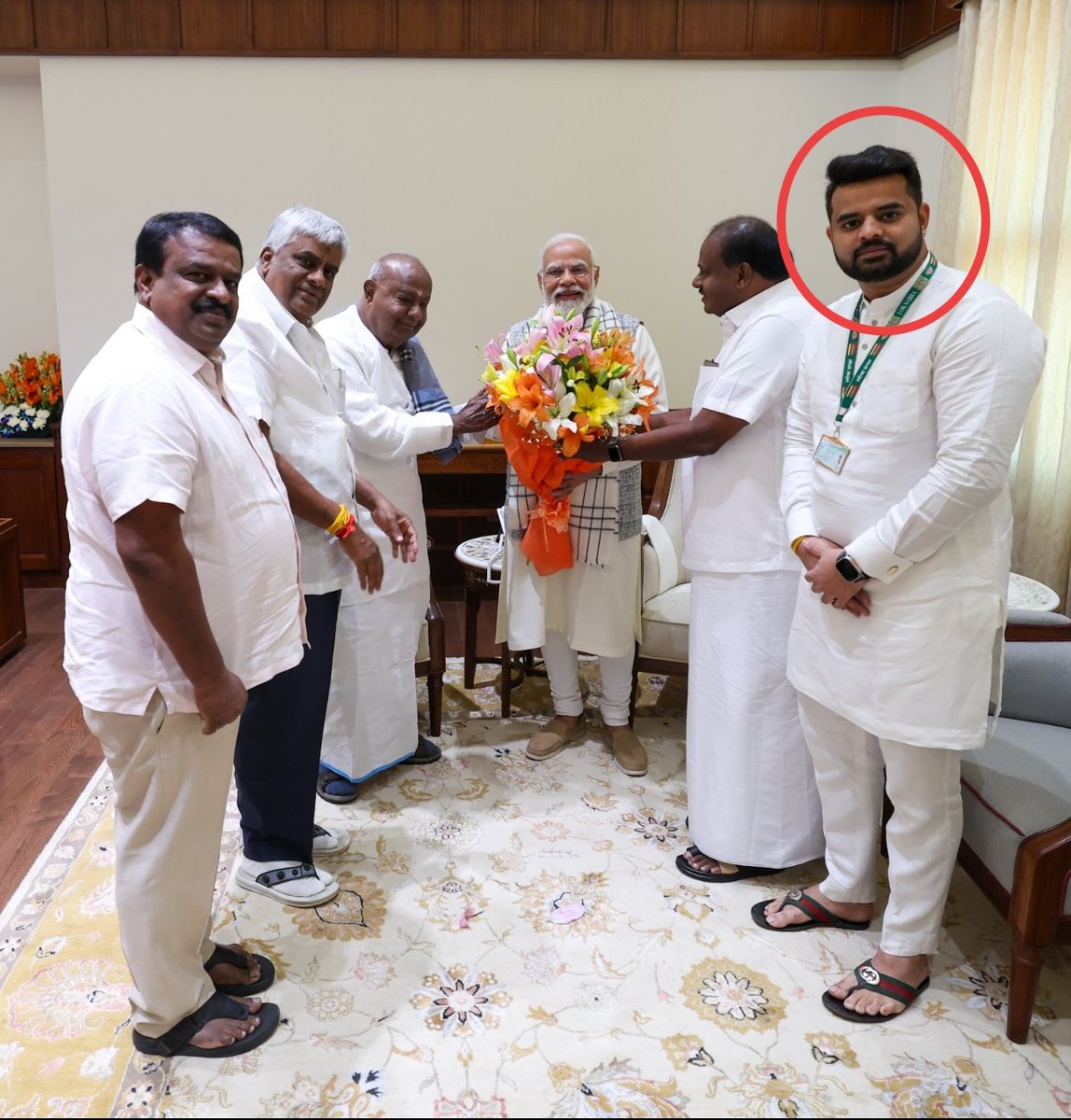 BJP JDS Alliance Candidate Hassan MP Prajwal Revanna has broken all records of atrocities against women. The BJP JDS was aware of this predator, why did they still give him a ticket? #BetiBachaoFromBJP #ಮಹಿಳಾ_ಪೀಡಕ_ಬಿಜೆಪಿ