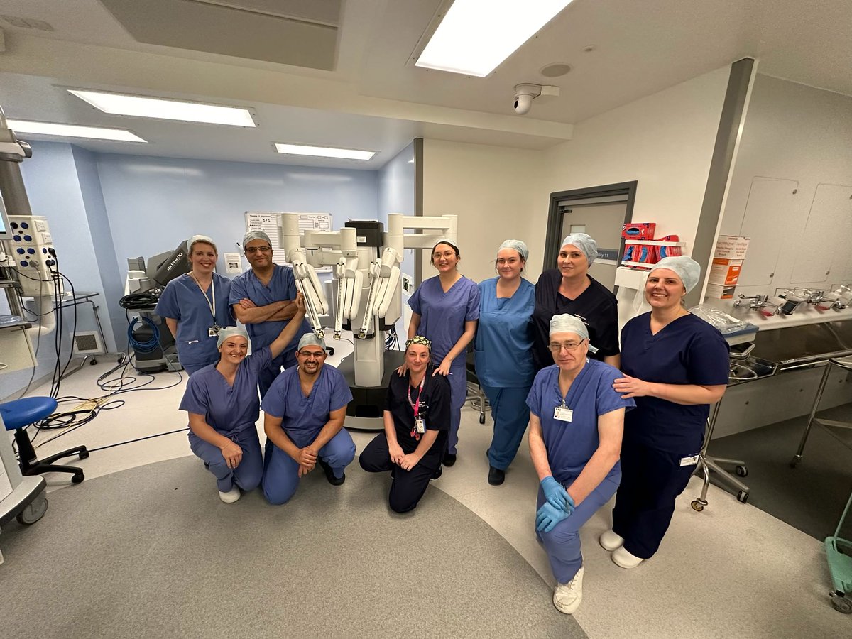 Meet our amazing team of surgeons, doctors, nurses and anaesthetists who have successfully carried out the region’s first robotic-assisted hysterectomies for severe #endometriosis 👏

First patient, Katie, said the surgery had helped her recover faster

🔗sth.nhs.uk/news/news?acti…