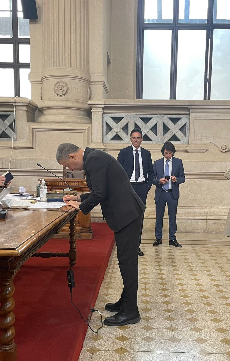 Oggi alla Cassazione abbiamo depositato l’iniziativa di legge popolare per il #salariominimo. Meloni ha tentato di scipparlo, cancellarlo, seppellirlo. Non ci fermiamo e chiediamo al popolo italiano di sostenere una legge di civiltà perché nessuno può lavorare sotto i 9 € l'ora.