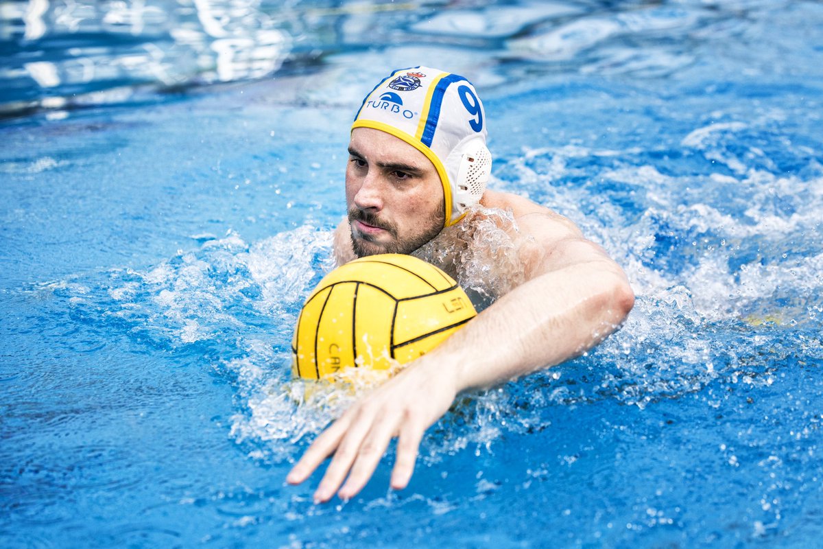 Sprint final de la competición🤽🏼‍♂️ 🏐 Quedan pocas semanas para terminar mi 15ª temporada en la élite. ¡Se dice pronto! 😄 Eso sí, estoy disfrutando del waterpolo como si fuese mi primer año. #ConectandoLosPuntos #ElVueloDelPez 📸 Claudio Álvarez