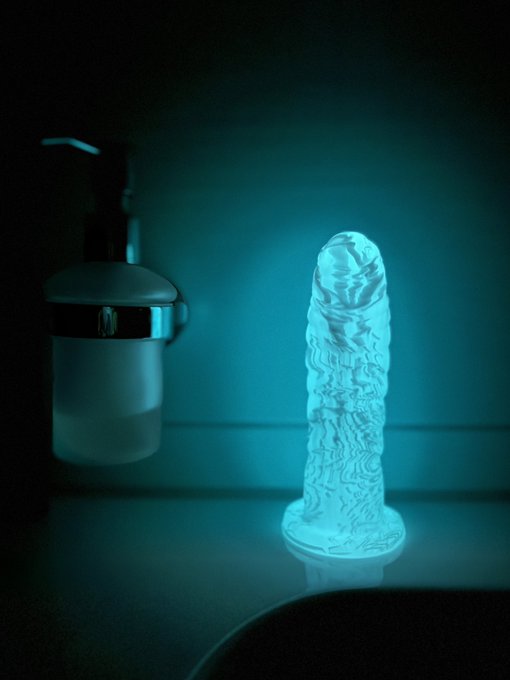 Found a new way to light up the bathroom ? https://t.co/G84J5BswUU