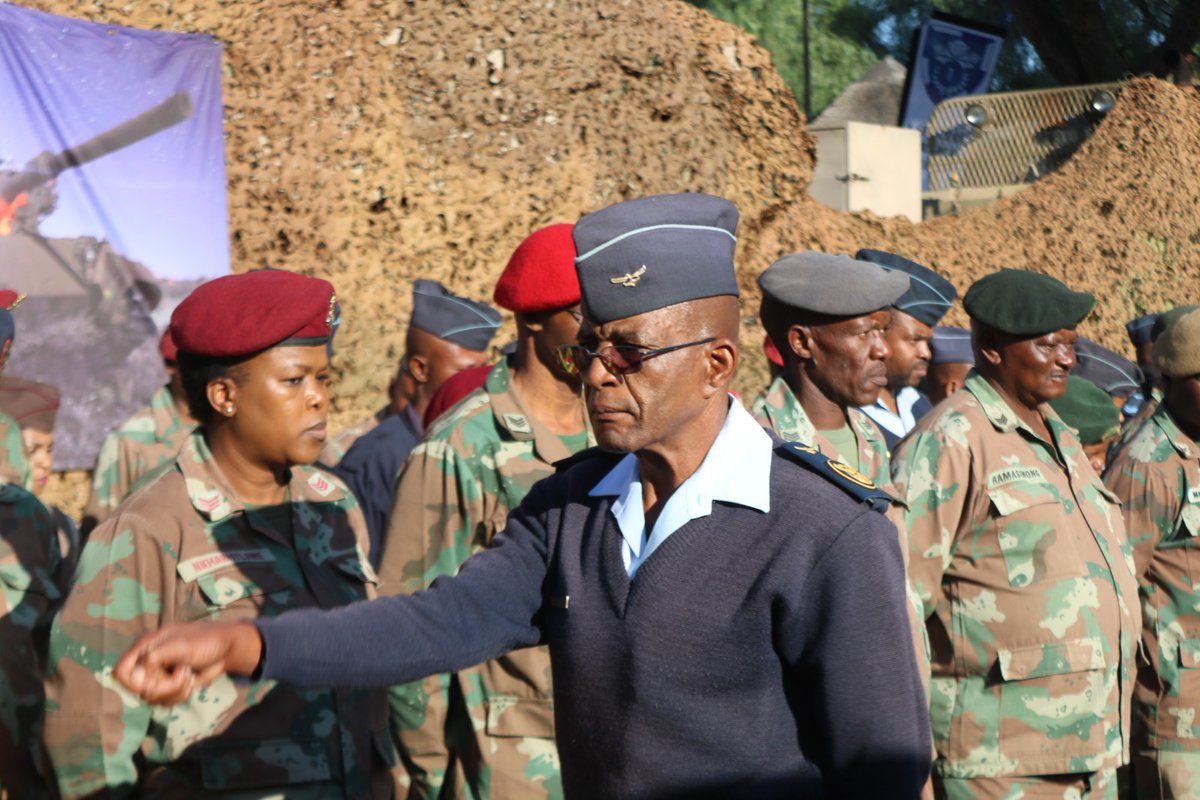 READ || On the 30th of April 2024, SANDF members came together to do their roll call Parade at the Bloem Show which was led by Lieutenant Colonel N.R Mantshongo and Chaplain (Reverent) M. Ntshepe. facebook.com/10006886559395… #SANDF #chaplaindivision