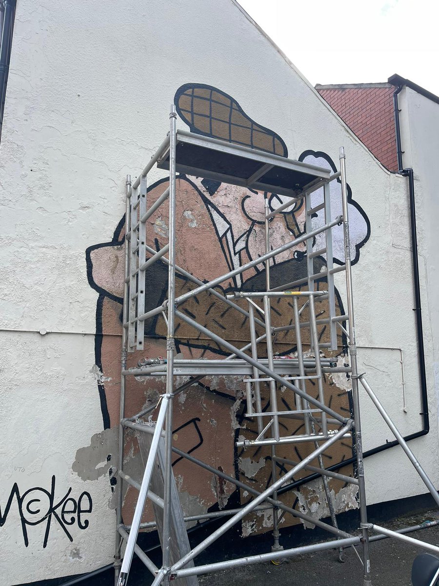 Frank and Joy’s favourite pub @FagansSheff is in need of some TLC and re-rendering on the wall they reside on. As such they might not be looking their best for a while, don’t worry I will be down as soon as possible to give them a face lift. Until then, keep snogging Sheffield!