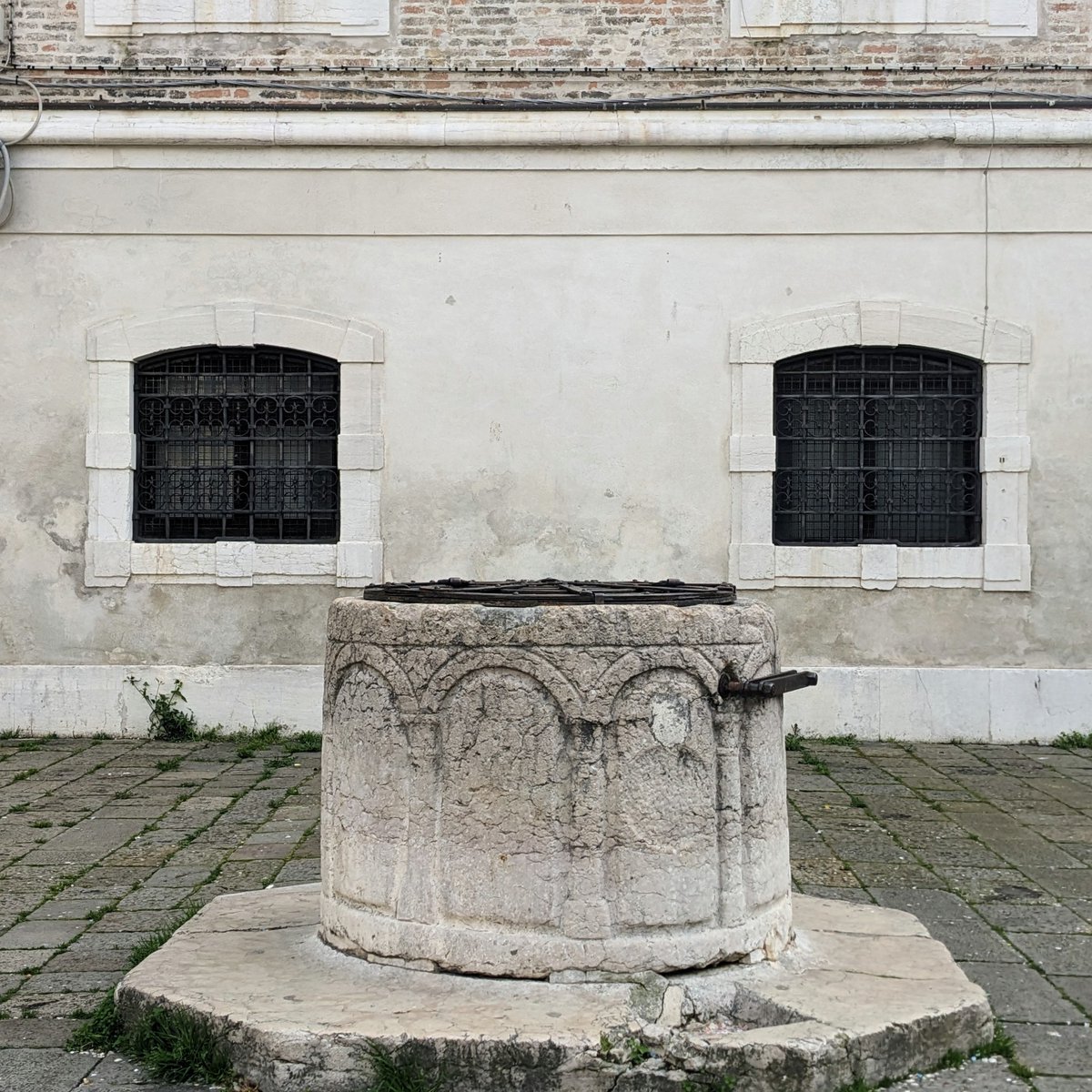 Pozzo veneziano #venezia #venice #veneziagram #veneziaunica #igersvenezia #veneziadavivere #travelphotography #venise #picoftheday #architecture