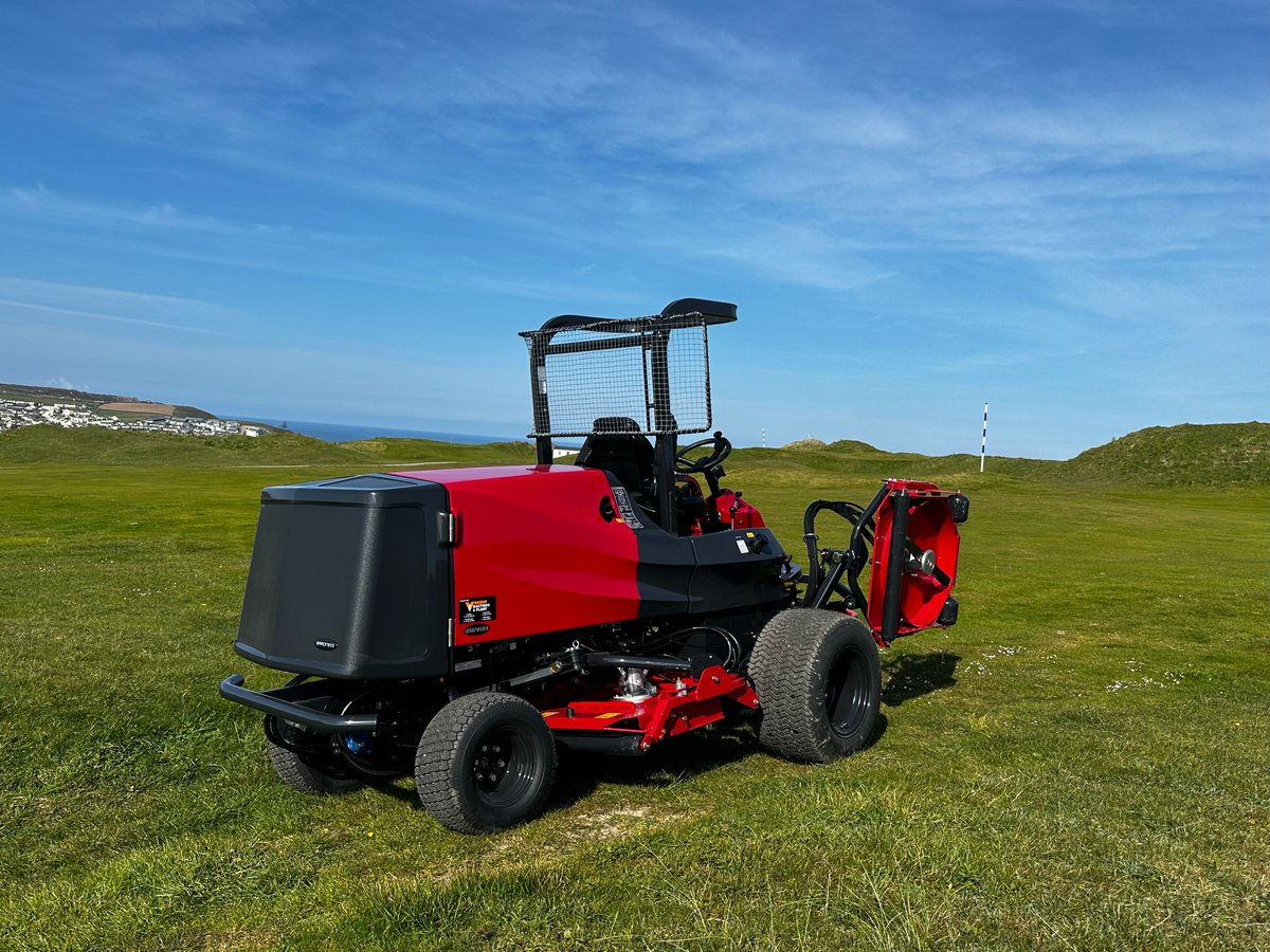 Our @baronessuk GM2810 was out on demo in Perranporth a few weeks ago! It did a stunning job on uneven and hilly terrains. What is your set-up for grass cutting? 😉

#baronessuk #grasscutting #mower #baroness #perranporth