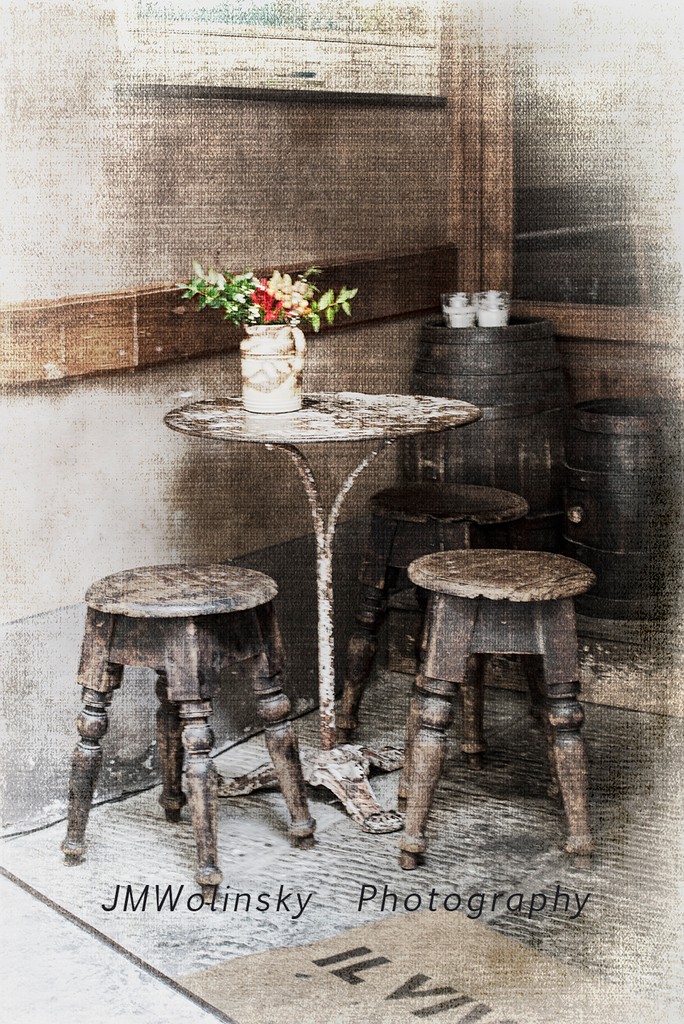 #Italy-Outdoor Seating. A random image that is a typical scene seen in Italy. Such a #rustic and quaint setting for sipping your afternoon cappuccino and nibbling on that freshly made pastry. Can't wait to get back out there, to travel the hills of Italy.