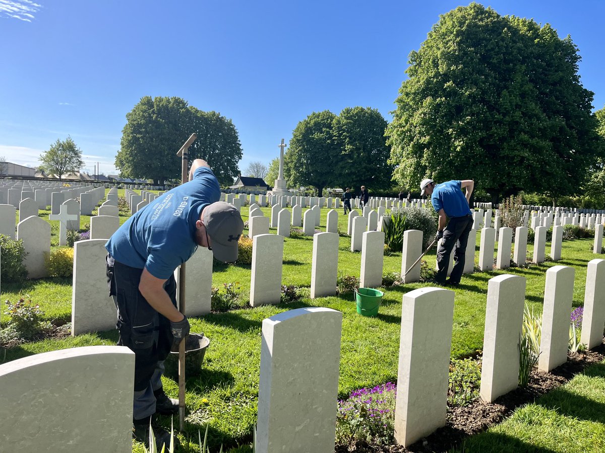 Gardeners keeping everything immaculate at the Bayeux War Cemetery today. ⁦@CWGC⁩ #DDay