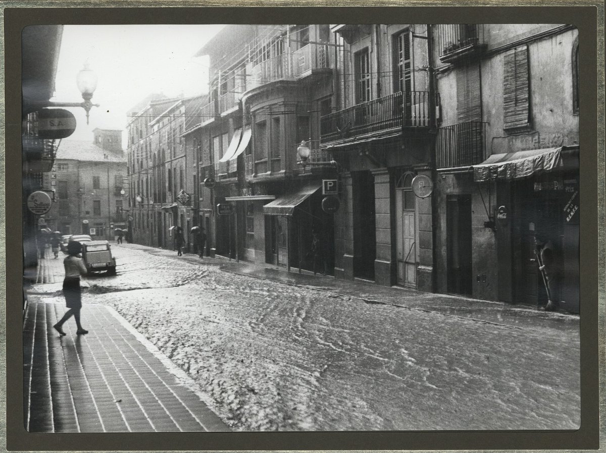 🌧Benvinguda pluja! Que baixi aigua pels carrers!

[📸 Carrer sant Miquel [1960-1970ca]. Autor: R Vinyeta. Col·lecció la Vall de Torelló. Història i Geografia en imatges. AMT]

#Torelló #sequera #patrimonicultural #arxius #arxiudeTorelló
@AjTorello