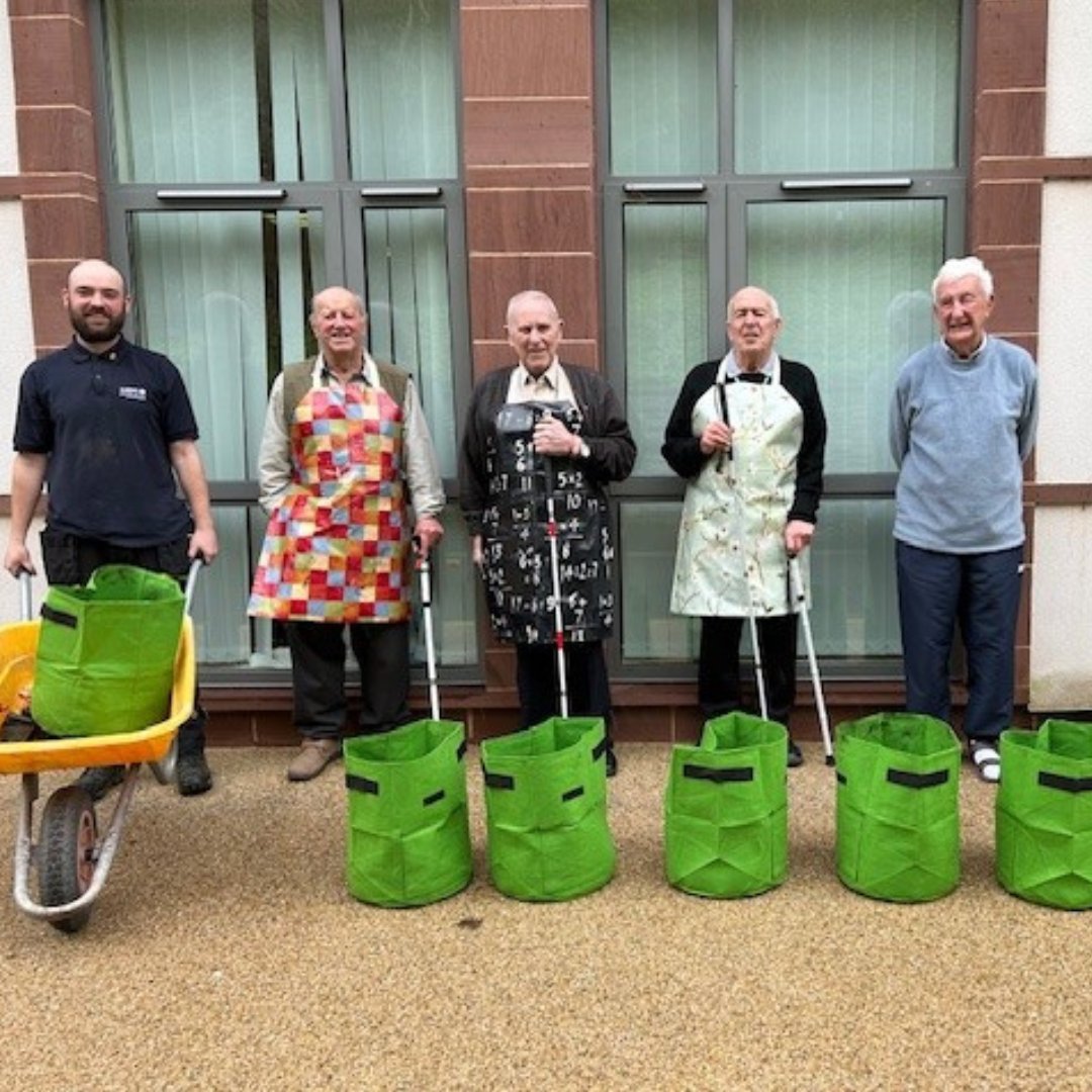 Sight loss doesn’t mean your gardening has to take a step back. This #NationalGardeningWeek, learn from our blind veterans who have shared their simple techniques on how to garden, whether indoors or outdoors! Visit our #TopTipTuesday gardening resource: ow.ly/n16Z50Rs257