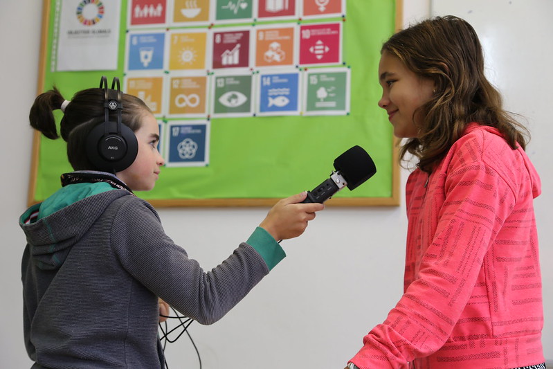 COMSOC fa 16 anys 🎂 que està al vostre servei amb la #ràdio i el #pòdcast 🎤 com a eines principals.

Descobreix el ventall d'opcions adreçades a
- Comunitats educatives 🐣🎓
- Entitats de #ESS 🐌🌱
- Administracions 🐘💦

Saber-ne + ja.cat/comsocradio 👀
#educacio #cultura