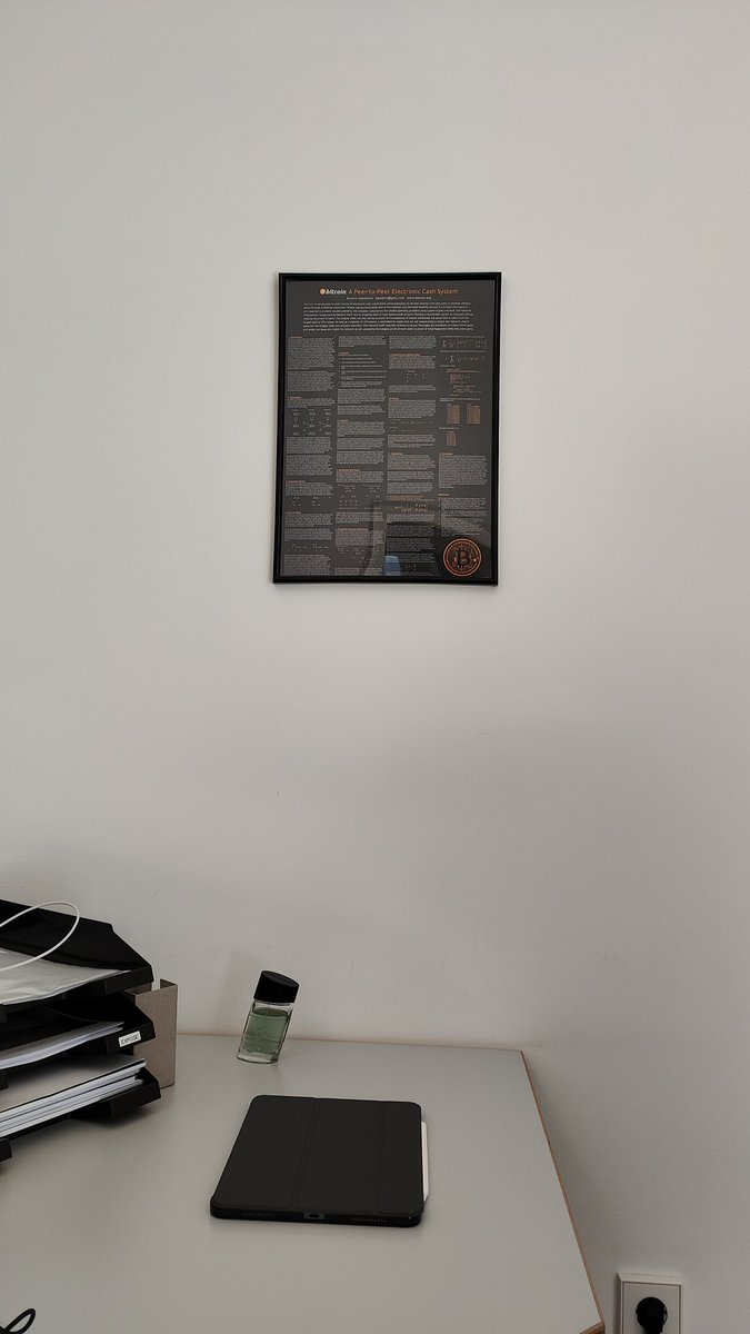 derBitcoinier's tweet image. Neues Schmuckstück am Arbeitsplatz 🤫

#bitcoinwhitepaper