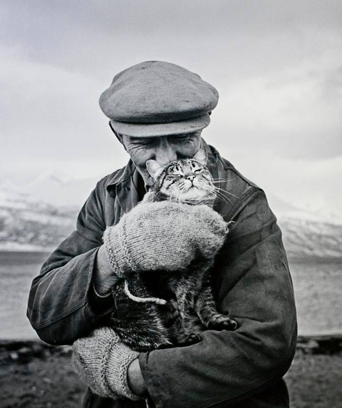 Ismo Hölttö
Man and his cat. Skibotten, Noruega 
1967