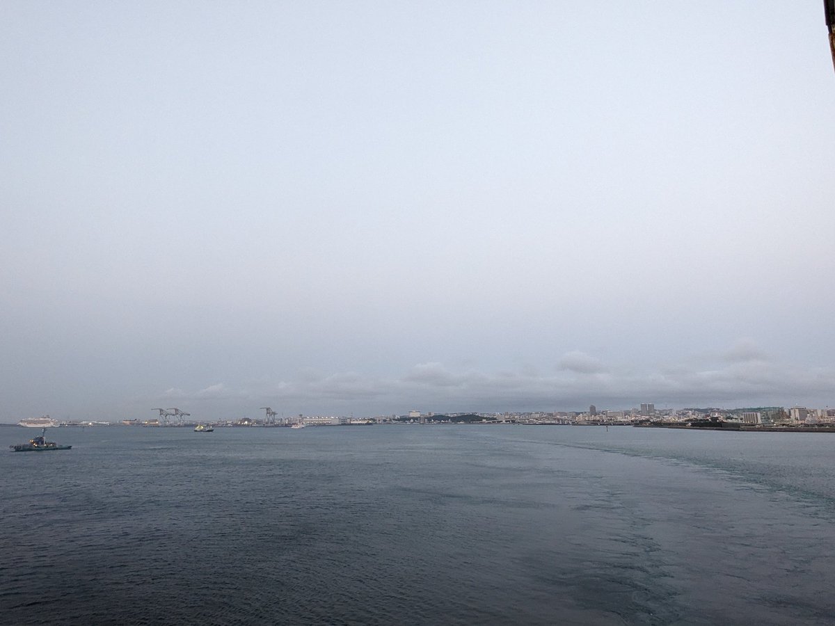 湾の岸壁に、「アジアの十字路　那覇港」って書いてあった。
さよなら、那覇港。また来ますね。
#イマソラ
#ダイヤモンドプリンセス