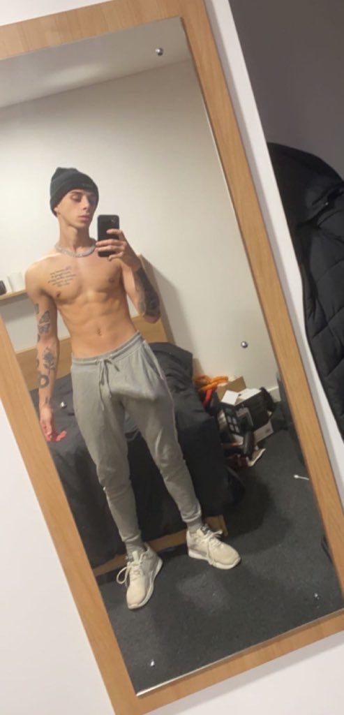 Alffiexvip's tweet photo. RT if you want to serve your master 😈🥵

50% discount in my OF 👀💦 https://t.co/JpgRheYrAQ