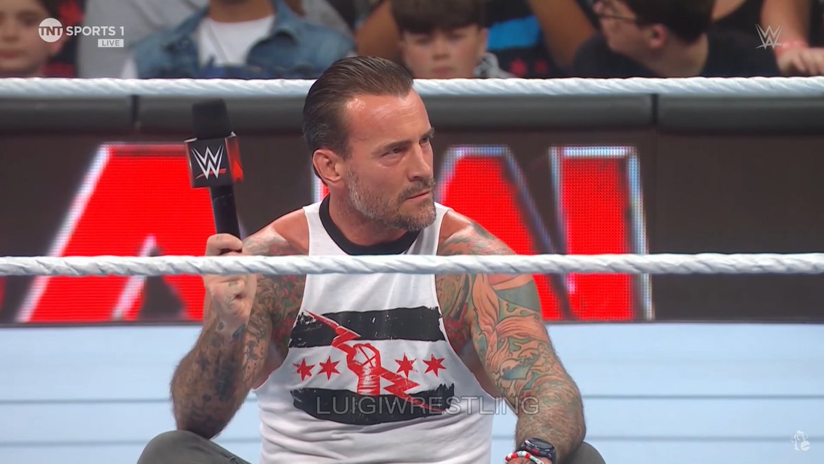 #CMPunk: 'Kaybedenler bir şeylerin olması için dua eder. Kazananlar yapar. Drew, hayatın cehenneme dönecek.' #WWERaw