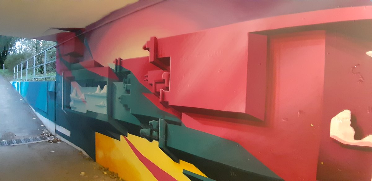 Partez à la découverte des deux #œuvres exposées au @ParcdeParilly ! 🔎« Zégwo » réalisée par Marc Averly à partir de bois recyclé est située à l'entrée d'honneur 🎨« la nature en ville », fresque réalisée par des graffeurs lyonnais est située proche de 'La Prairie'