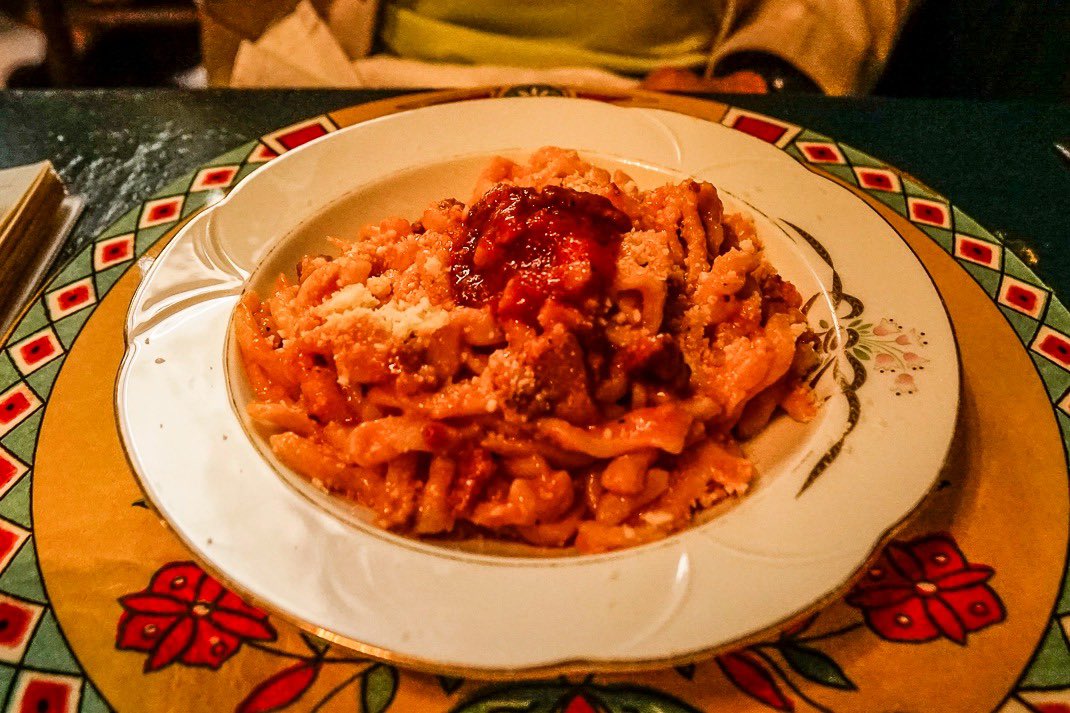 You love Rome but want off the beaten path? You’ll have to eat. In my latest Dog-Eared Passport, I list my 10 favorite restaurants outside the city scattered around the Lazio region: johnhendersontravel.com/my-10-favorite…
