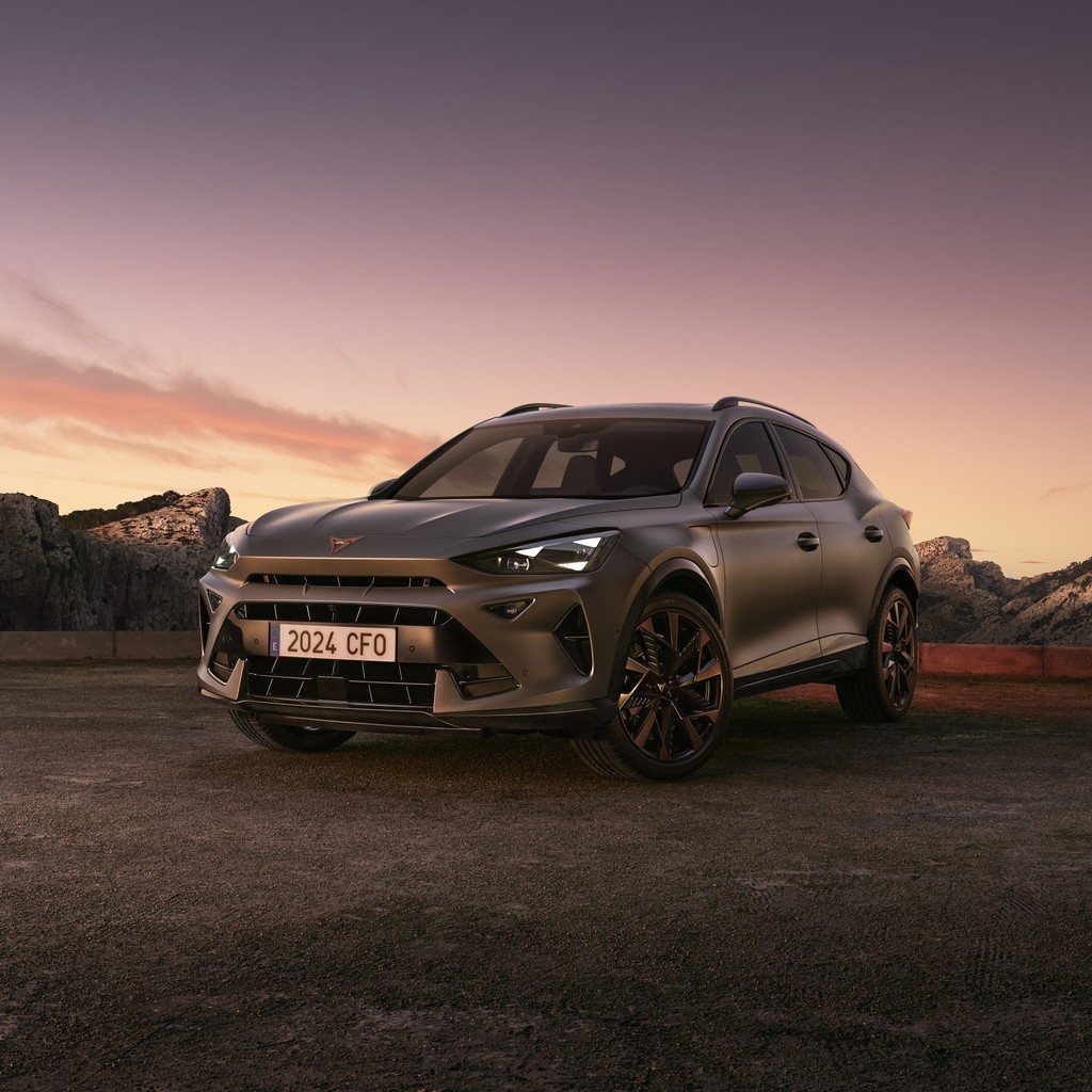 leaseloco's tweet photo. REVEALED: The brand new CUPRA Formentor and CUPRA Leon! 🔥🔥

We're big fans, but what do YOU think? 👀👇

#leaseloco #leasing #cars #carleasing #cupra #formentor #leon #cupraformentor #cupraleon https://t.co/wgvxGZ9dZ6