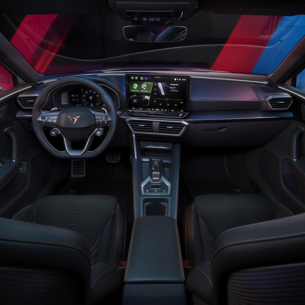 leaseloco's tweet photo. REVEALED: The brand new CUPRA Formentor and CUPRA Leon! 🔥🔥

We're big fans, but what do YOU think? 👀👇

#leaseloco #leasing #cars #carleasing #cupra #formentor #leon #cupraformentor #cupraleon https://t.co/wgvxGZ9dZ6
