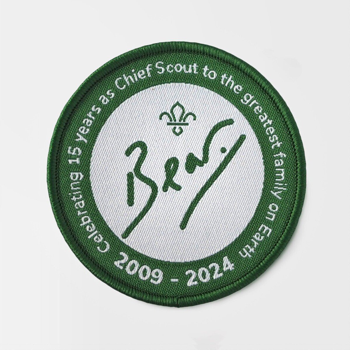 We awarded @BearGrylls his 15 year anniversary badge live on stage at Wembley Arena on Sunday. Now it’s available for everyone to help celebrate our Chief Scout’s incredible milestone: shop.scouts.org.uk/new-in/bear-gr…