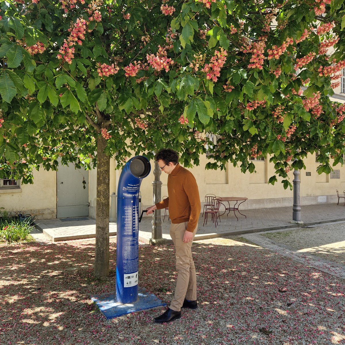 Le mardi 21 mai, lancement de la nouvelle sélection de notre Poetry Jukebox, 'The McAdam Lexicon', autour d'une conversation entre plusieurs poètes. 📅 Mardi 21 mai à 19h30 - entrée libre 👉 Infos & réservations : centreculturelirlandais.com/en-ce-moment/e…