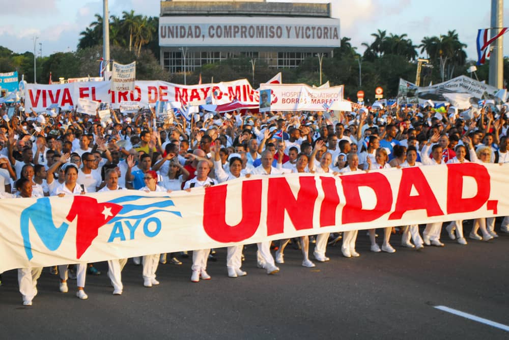 YoSigoAMíPresidente 
#UnidoPorCuba
#UnidoEnLaRevolución
#CubaViveyVence
@cubacooperaven
@FlorinesSC75