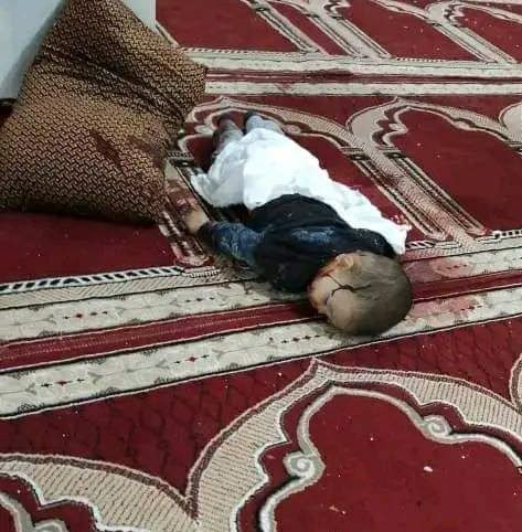 #HazaraGenocide continues. 

A Hazara child lying dead after another targeted attack against the community in Herat, #Afghanistan

#StopHazaraGenocide