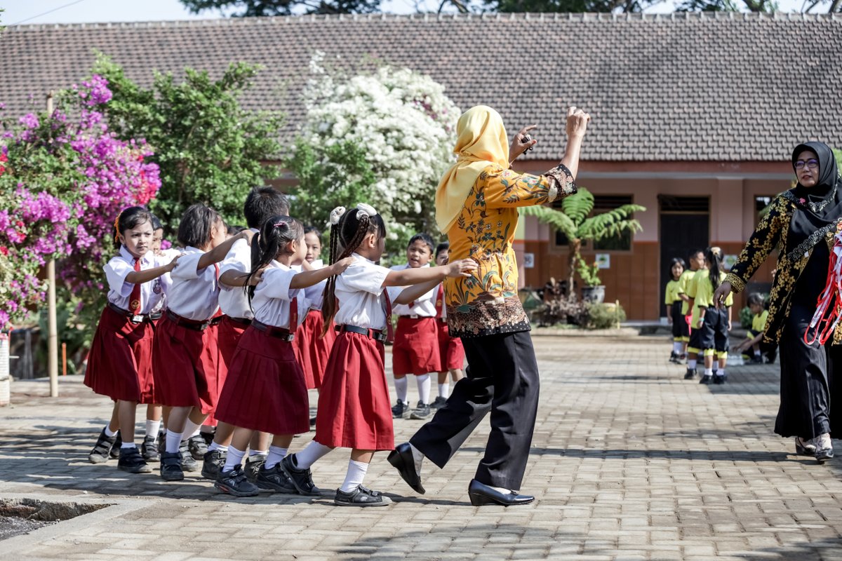 Comment limiter la violence en milieu scolaire ? Un groupe d'organisations internationales formule des recommandations pour faire des écoles des lieux sûrs où tout enfant peut s'épanouir et apprendre. Lire le blog : g.pe/pc5P50Rrohv