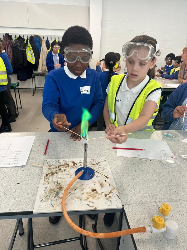 Another great visit to <a href="/ChilternA/">ChilternAcademy</a> thank you so much for the invite! We loved it! ❤️🧪📚🧮🔥