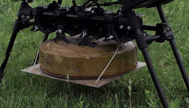 Ukrainian Drones Mine Roads Behind Russian Lines Affecting Re-supply, Reinforcements: defensemirror.com/news/36677/Ukr…
#mine #antitank #resupply #logistics #Russia #Ukraine #RussiaUkraineWar #UkraineWar #RussianInvasion